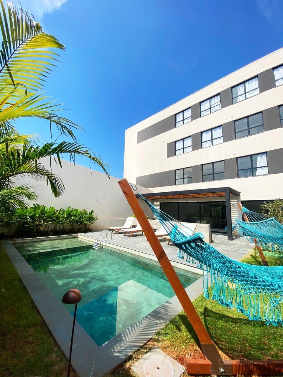 Swimming pool, sunbed