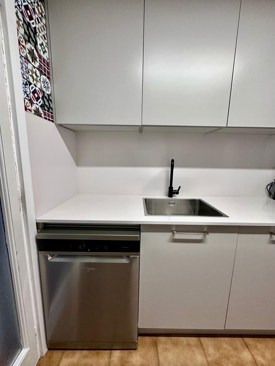 Kitchen or kitchenette, dishwasher