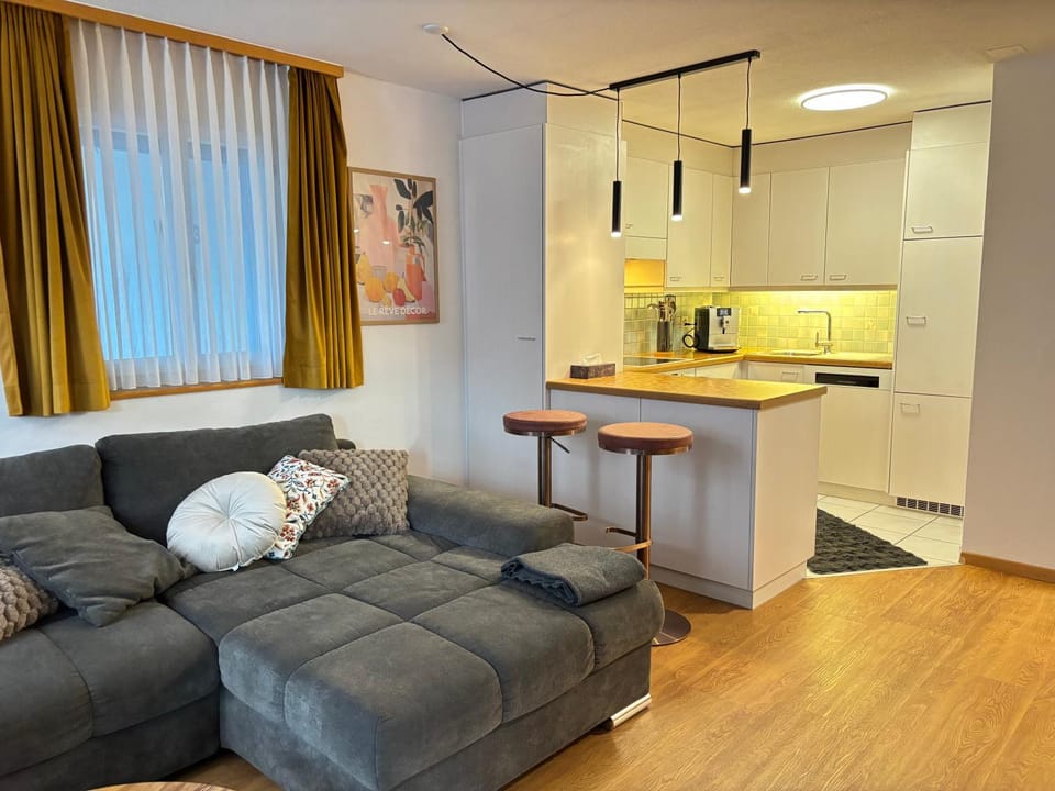 Coffee/tea facilities, Kitchen or kitchenette, Dining area