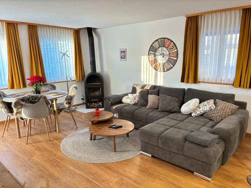 Living room, Seating area, fireplace