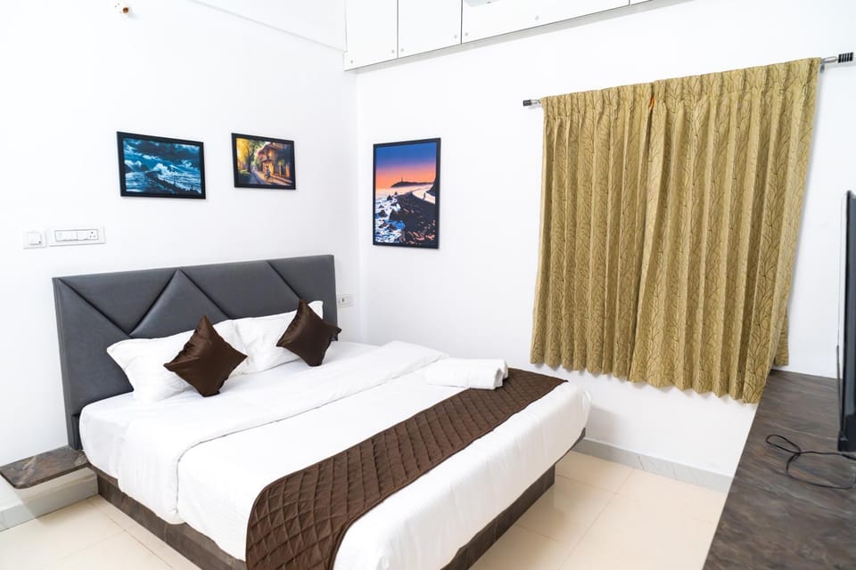Bed, TV and multimedia, Photo of the whole room, Bedroom