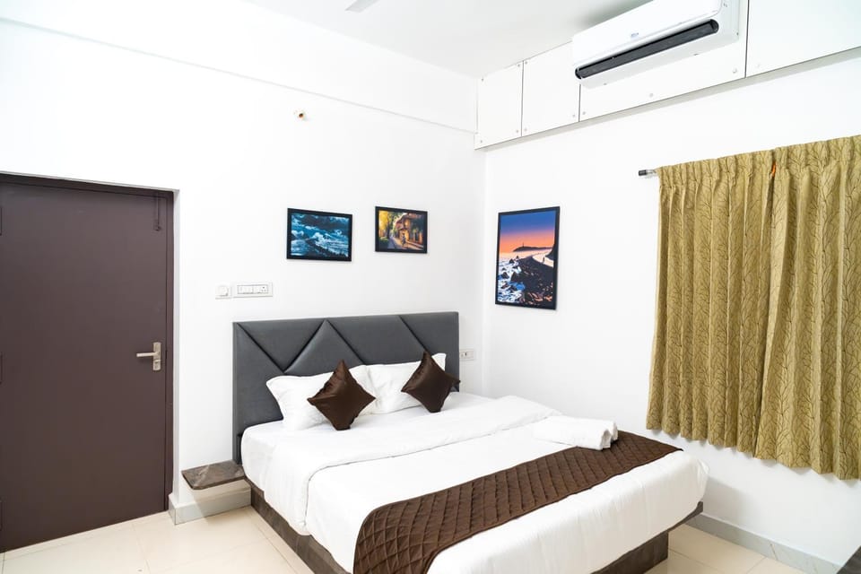 Bed, TV and multimedia, Photo of the whole room