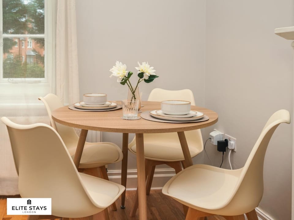 Living room, Dining area, Breakfast
