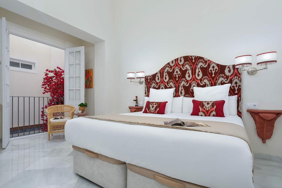 Bed, Living room, Photo of the whole room, Seating area, Bedroom