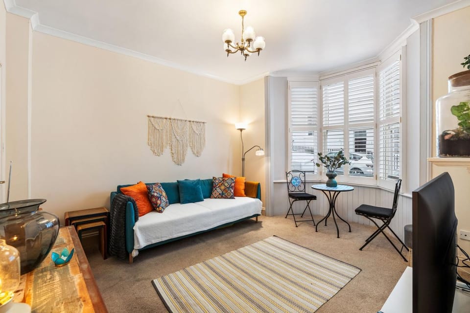Living room, Photo of the whole room, Seating area, Dining area