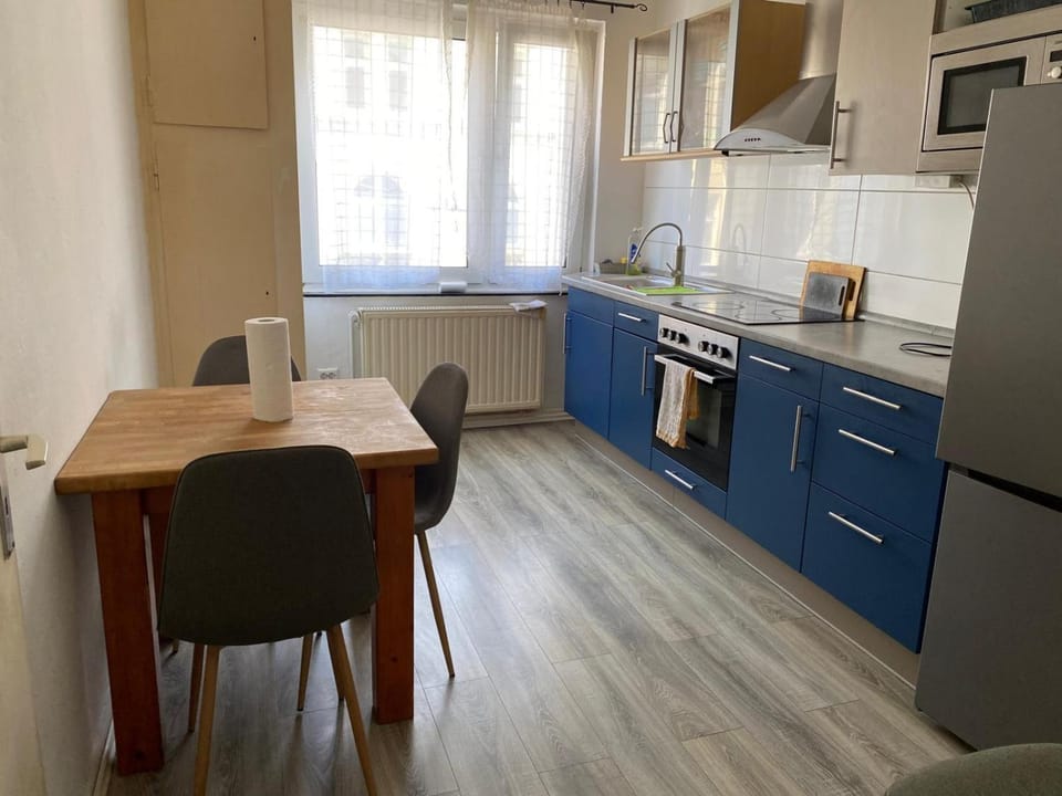 Kitchen or kitchenette, Dining area, oven, stove