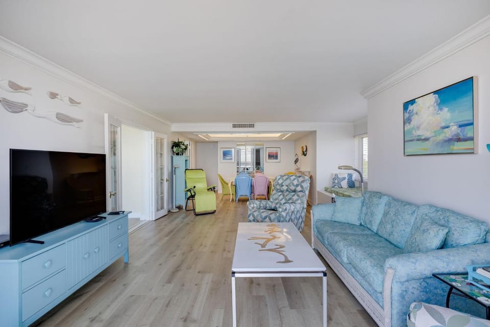 Lighthouse Point 228- Stunning Beachside Residence Apartment in Sanibel Island