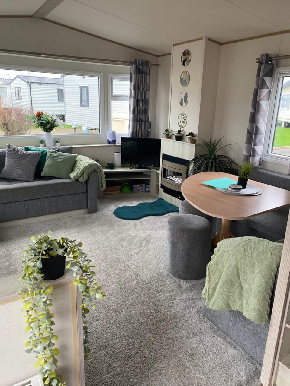 Living room, Dining area