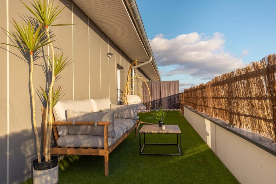 Balcony/Terrace, Balcony/Terrace