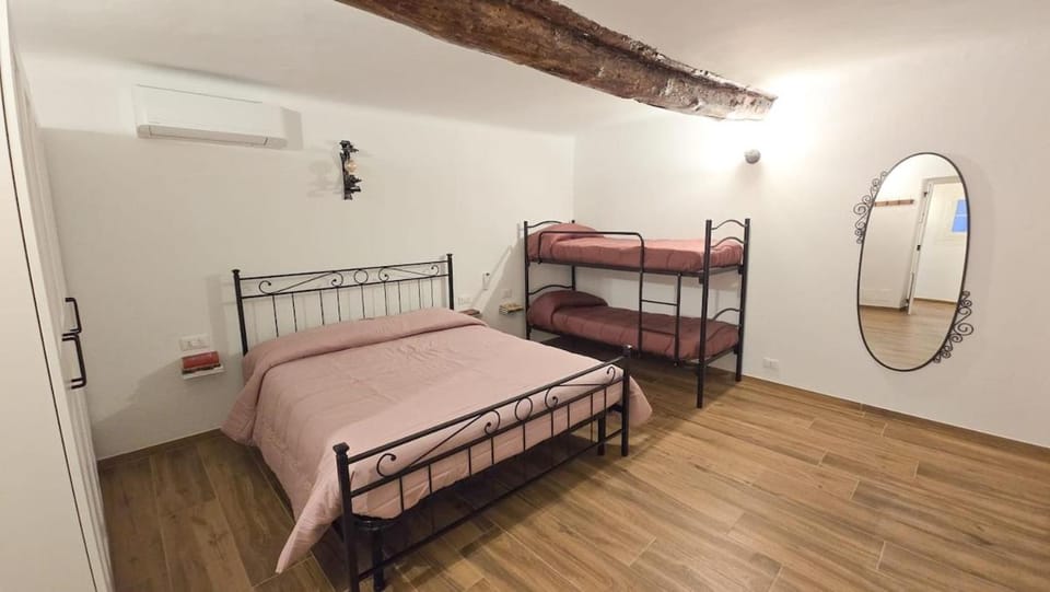 Vita tra i caruggi Apartment in Genoa