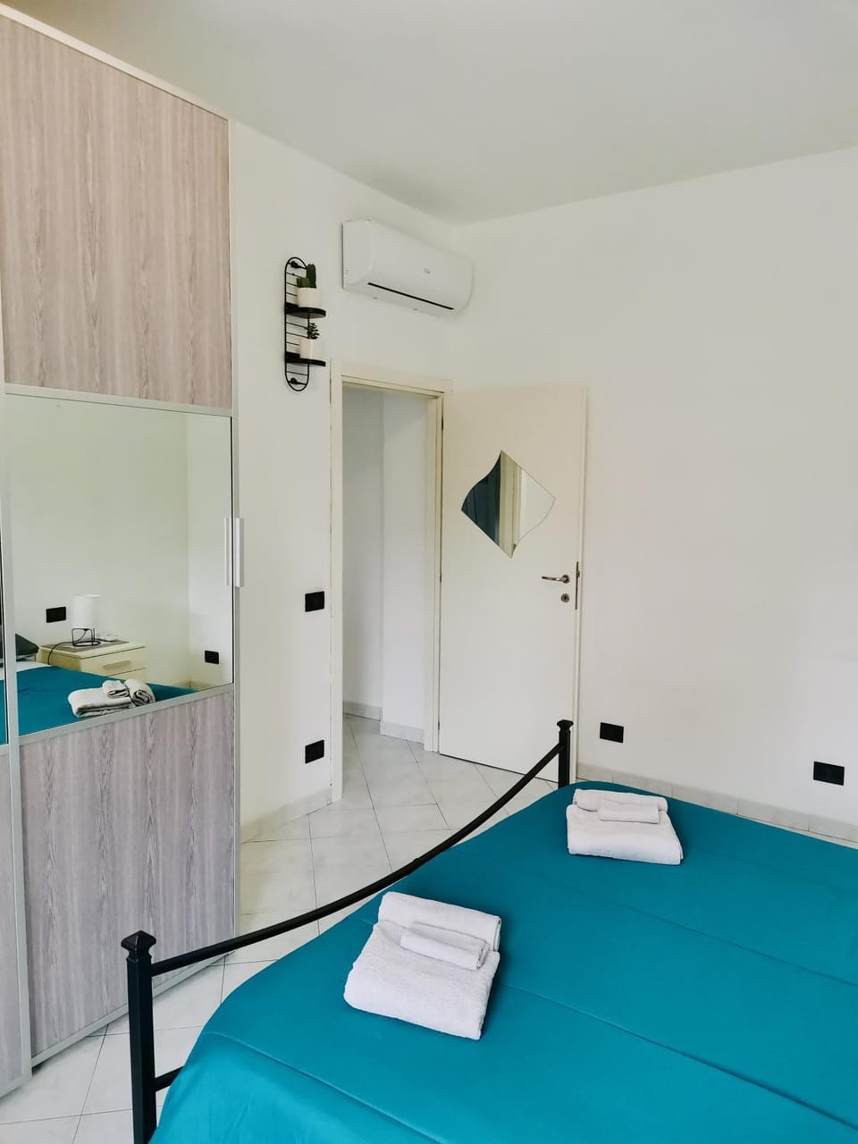 Bedroom, air conditioner