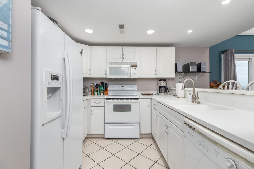 3 Bedroom Condo With Vaulted Ceilings & Scenic Views House in Ocean City