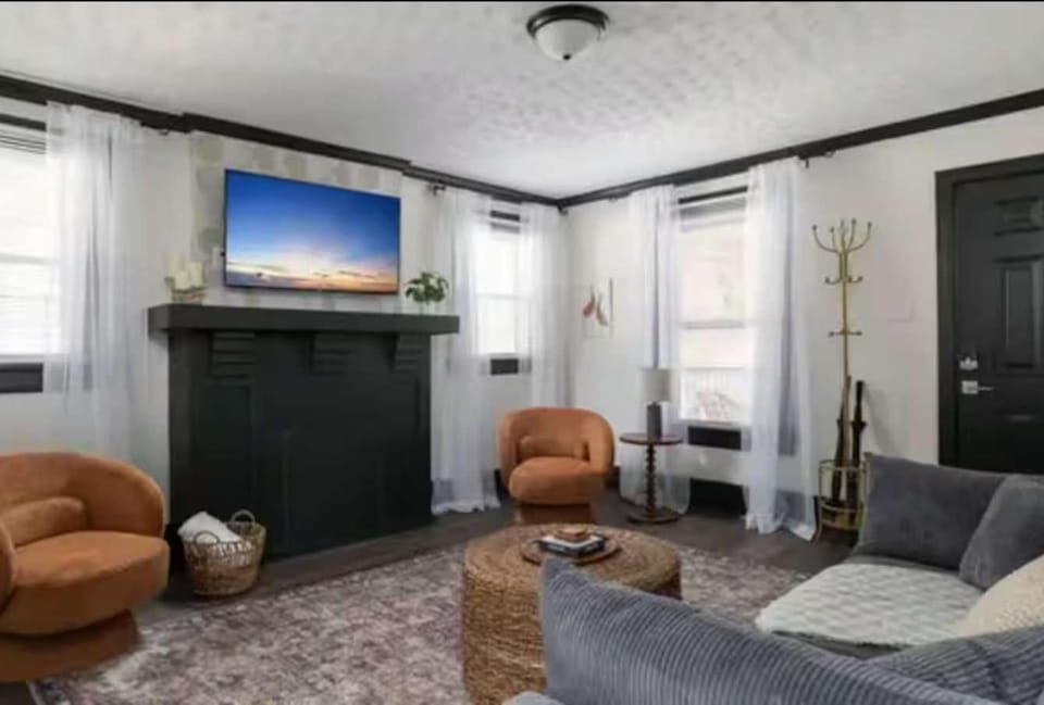 3BR Downtown-Old Salem Oasis House in Winston-Salem