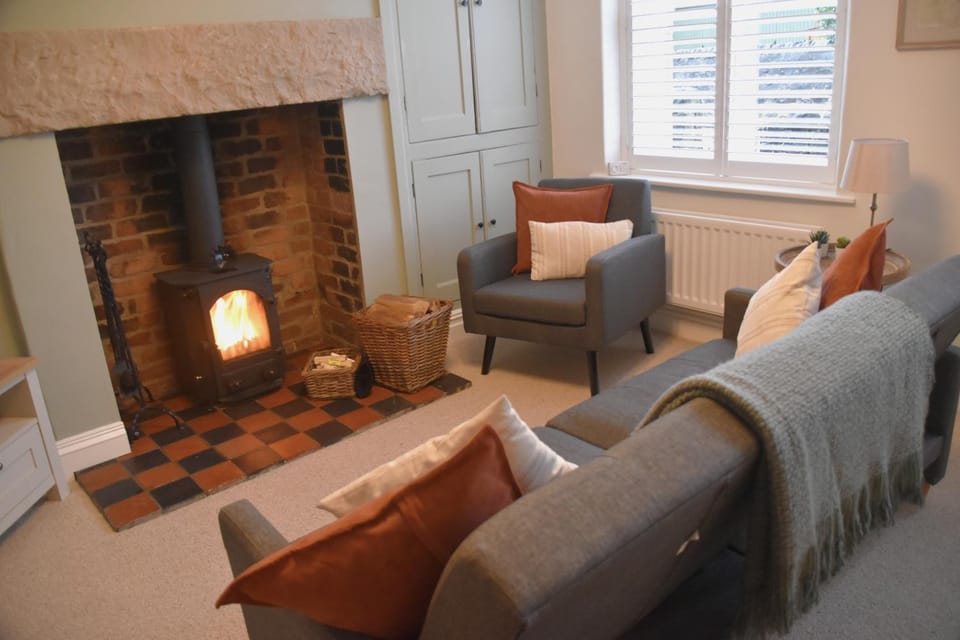 Living room, Seating area, fireplace