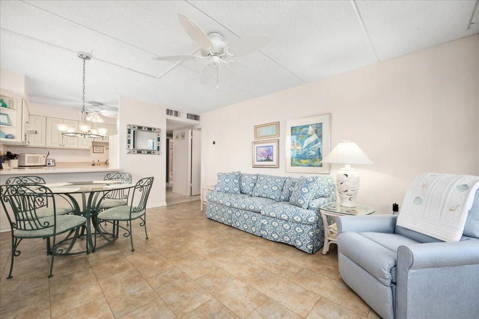 2 Bedroom Side Ocean View Atlantis Condo With Pool! House in Ocean City