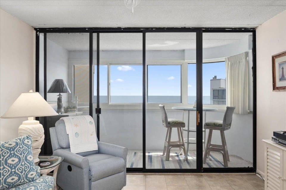2 Bedroom Side Ocean View Atlantis Condo With Pool! House in Ocean City