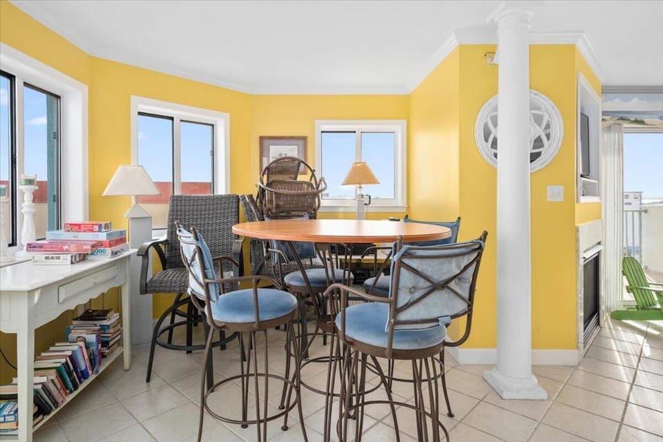 3 Bedroom Uptown Avalon Unit with Indoor Pool! House in Ocean City