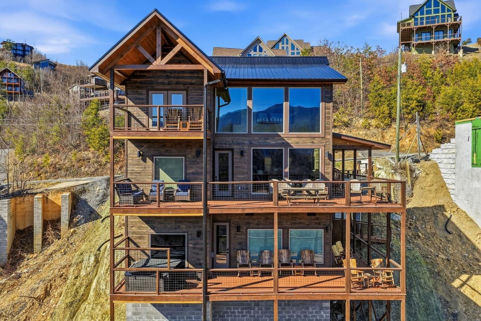 Leconte Lookout Pool Lodge by American Patriot Getaways House in Gatlinburg