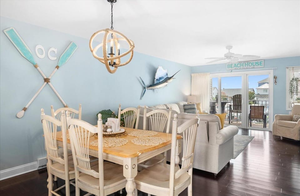 Beautiful Second Floor 2 Bedroom Condo with Great Canal Views House in Ocean City