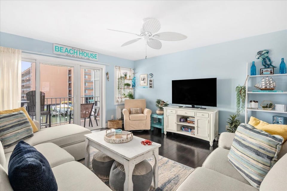 Beautiful Second Floor 2 Bedroom Condo with Great Canal Views House in Ocean City