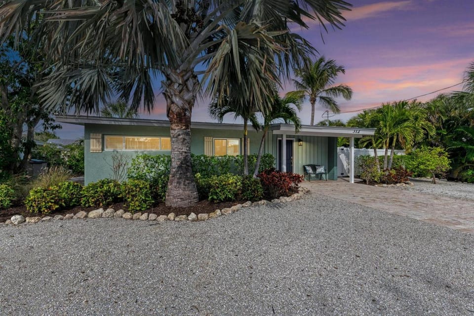 Bimini Bay: 3 Blocks to Beach! Private Pool! by Anna Maria Life Vacation Rentals House in Anna Maria Island