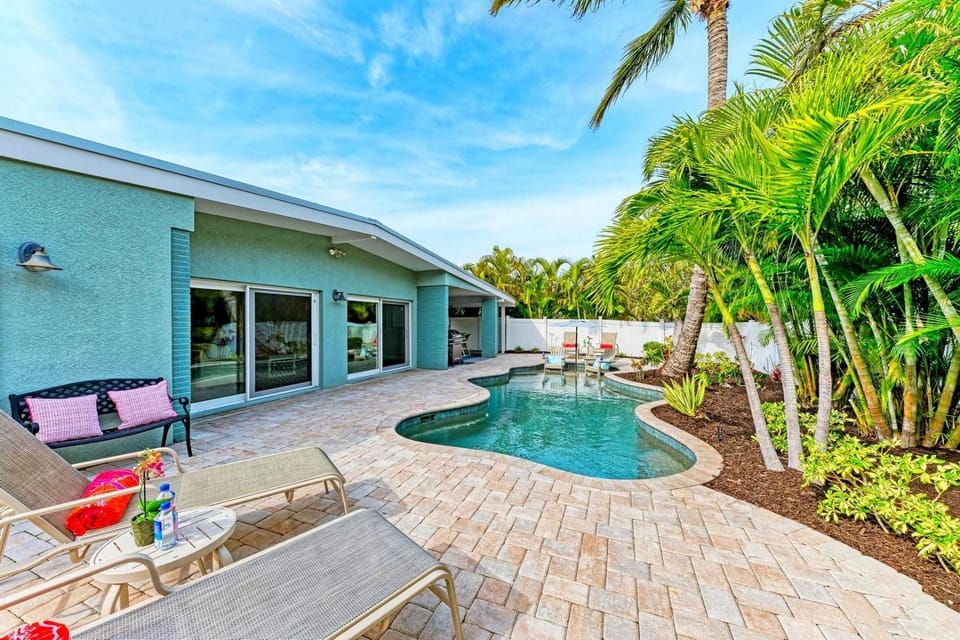 Bimini Bay: 3 Blocks to Beach! Private Pool! by Anna Maria Life Vacation Rentals House in Anna Maria Island