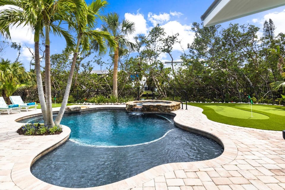 Blue Osprey: 2 Blocks to Beach, Pool, Spa, Dog Friendly by Anna Maria Life Vacation Rentals House in Anna Maria Island