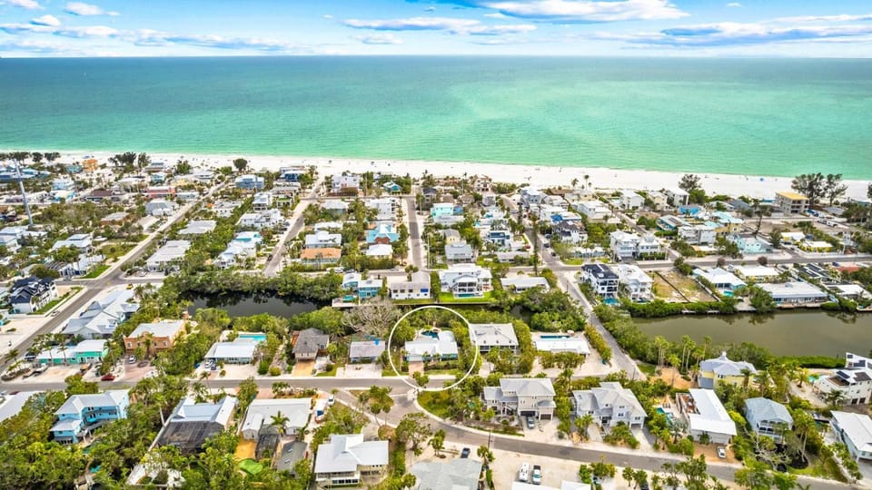 Blue Osprey: 2 Blocks to Beach, Pool, Spa, Dog Friendly by Anna Maria Life Vacation Rentals House in Anna Maria Island