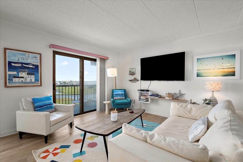 Spacious Condo with Beautiful Bay Views from 24`wide Covered Balcony! House in Ocean City