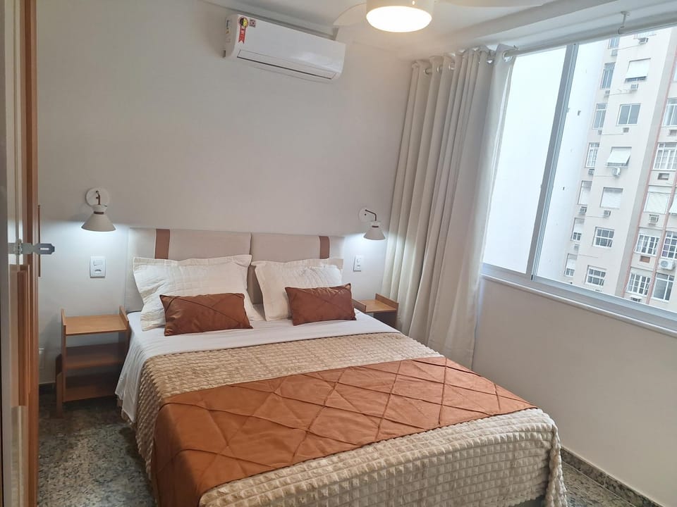 Bed, Bedroom, air conditioner