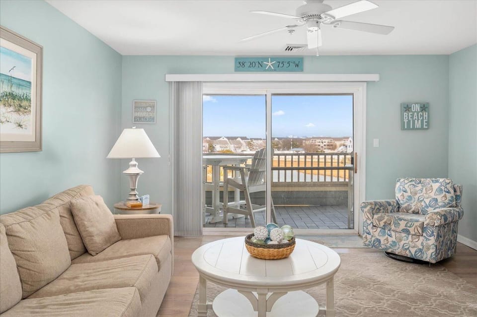 Beautiful 3 Bedroom Condo with Bay Views, Indoor and Outdoor Pools! House in Ocean City
