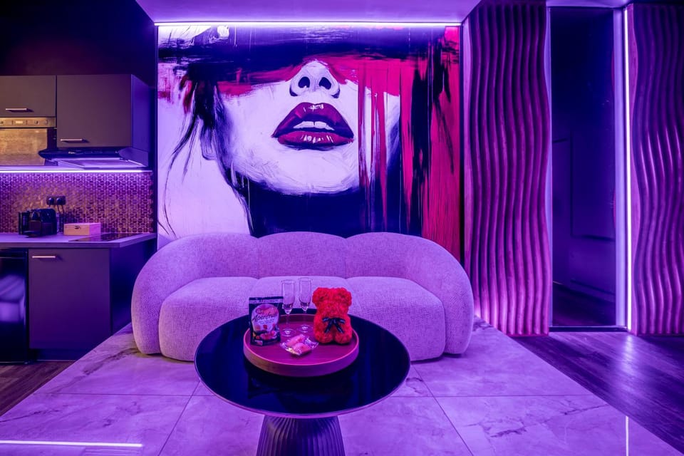Spa privé XXL dans cave Voûtée - Suite Luxe Romantique Apartment in Bordeaux