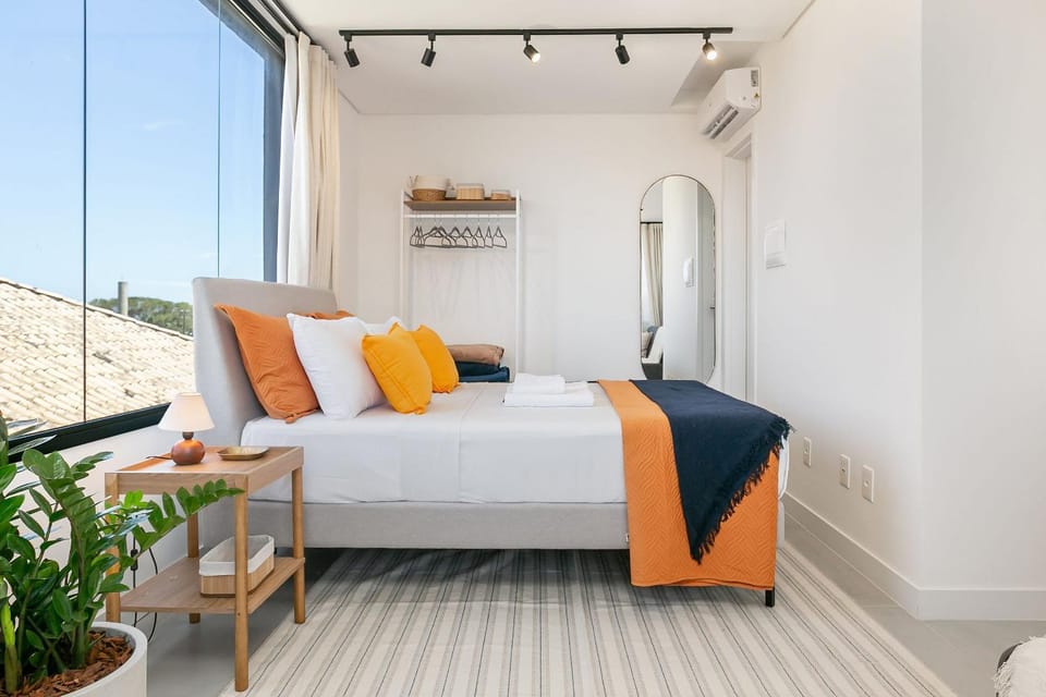 Bed, View (from property/room), Photo of the whole room, Seating area, Bedroom, air conditioner