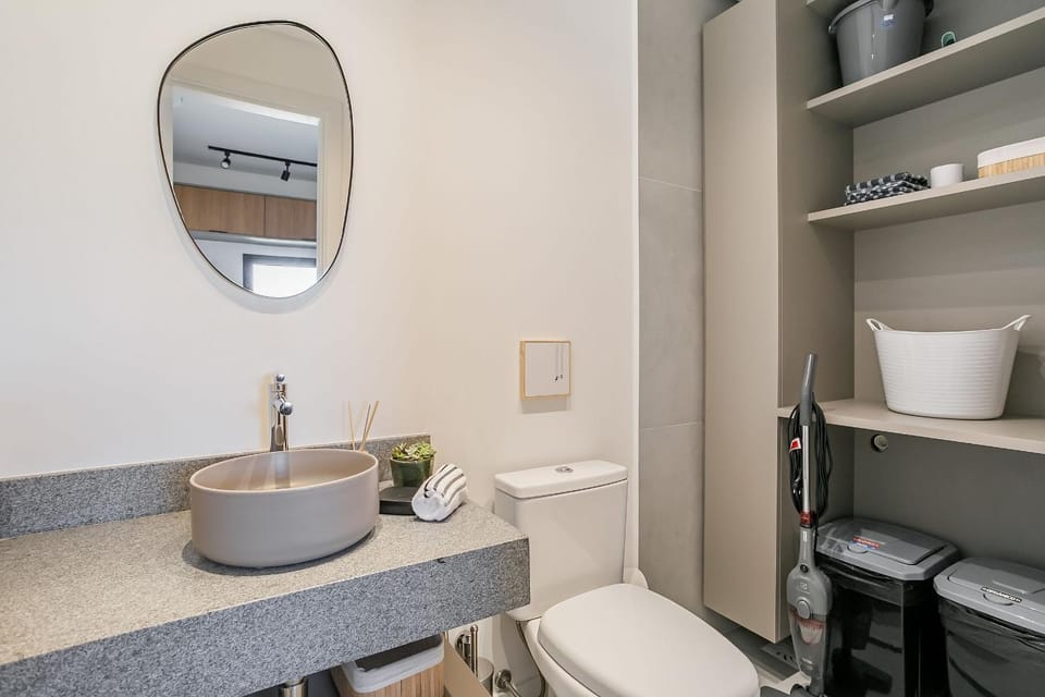 Toilet, Bathroom, towels