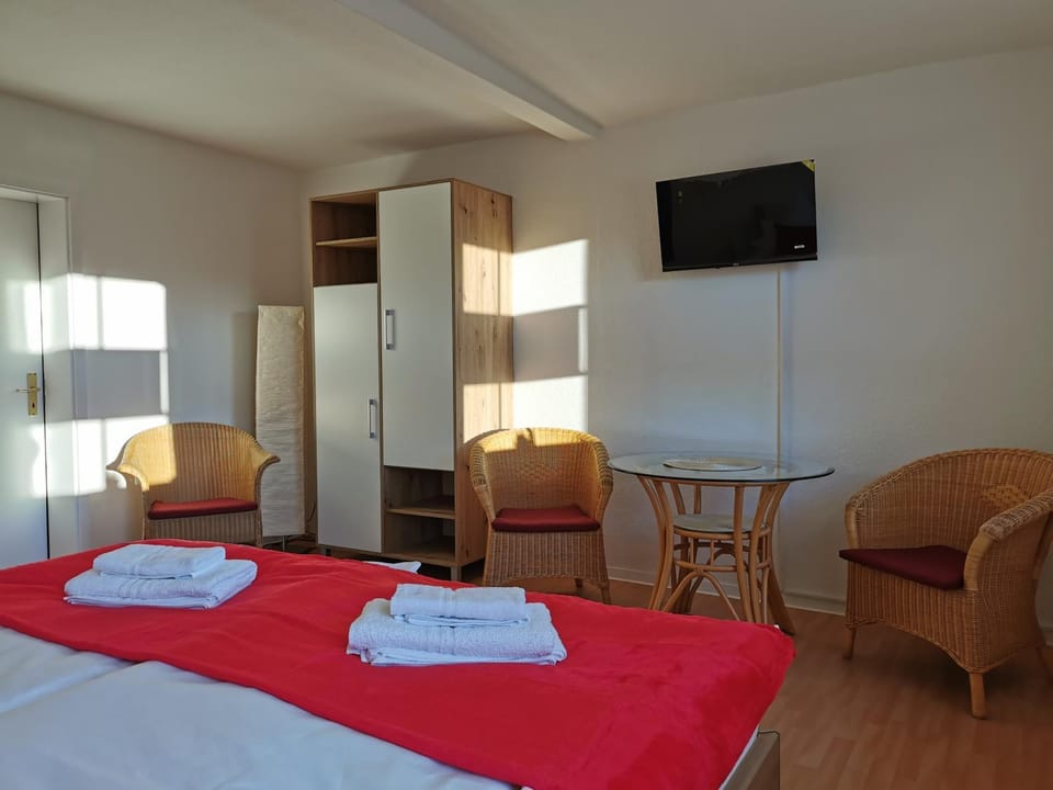 Photo of the whole room, Seating area