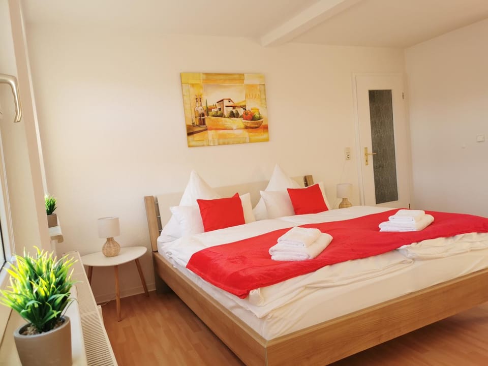 Bed, Photo of the whole room, towels