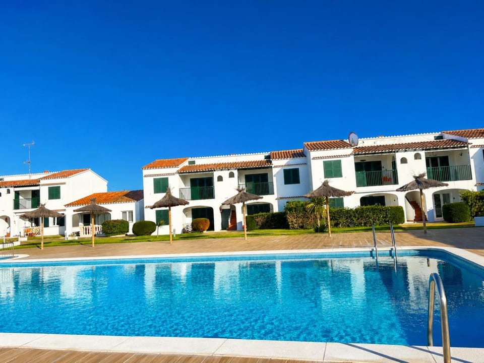 Property building, Pool view, Swimming pool, sunbed