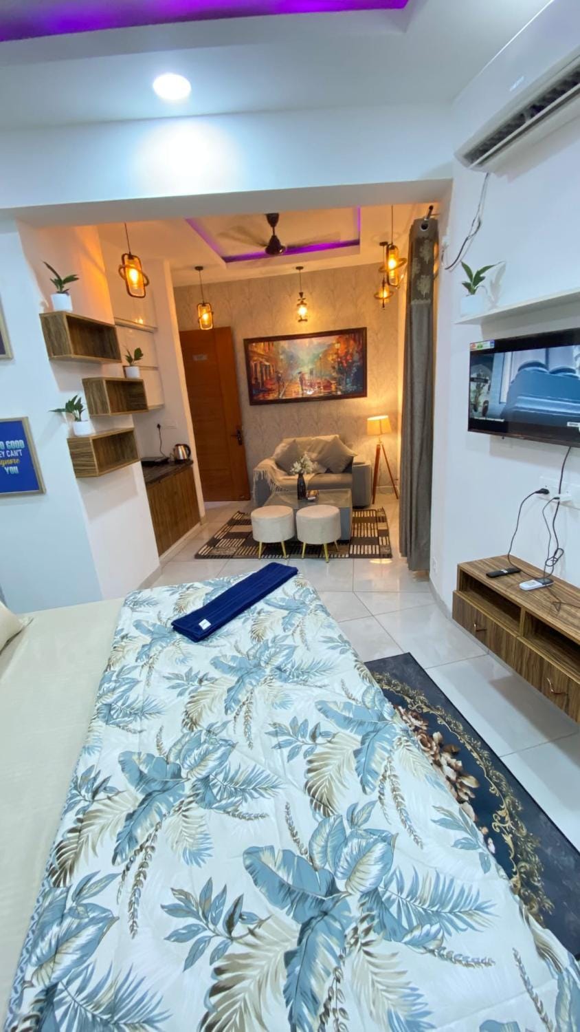 Elysian Studio by Royal Rooms Apartment in Noida