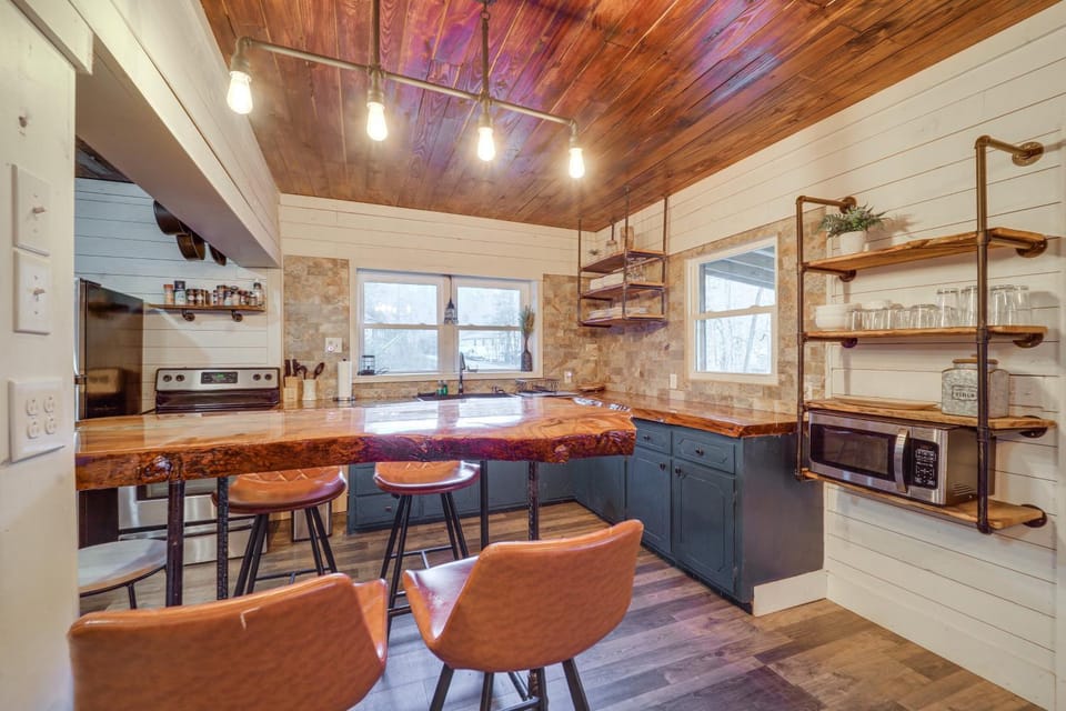 Rural Outdoor Oasis! Edgemont Cabin w/ Fire Pit Cabin in Caldwell