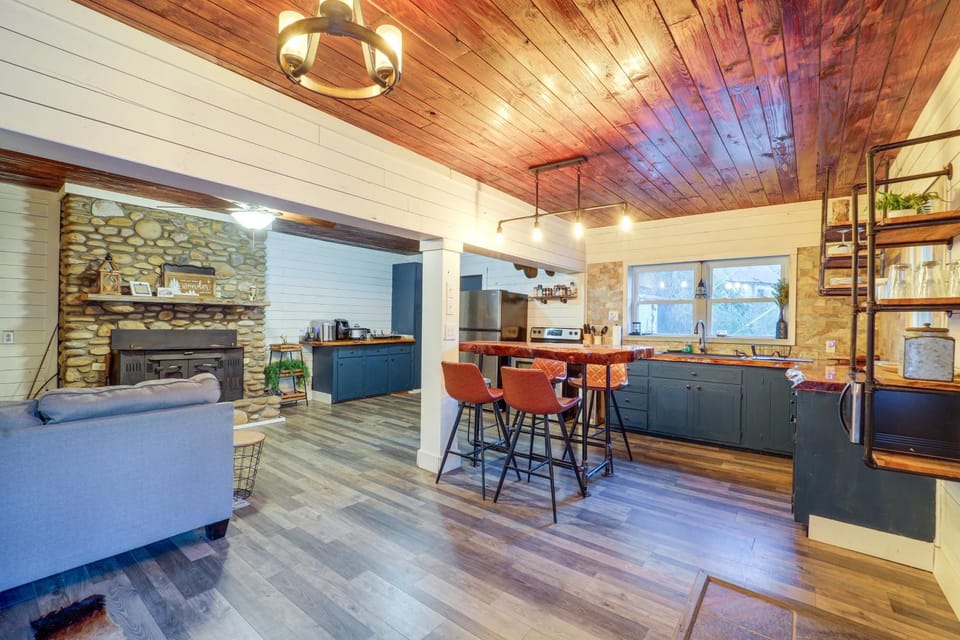 Rural Outdoor Oasis! Edgemont Cabin w/ Fire Pit Cabin in Caldwell