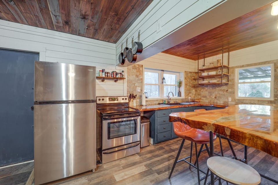 Rural Outdoor Oasis! Edgemont Cabin w/ Fire Pit Cabin in Caldwell