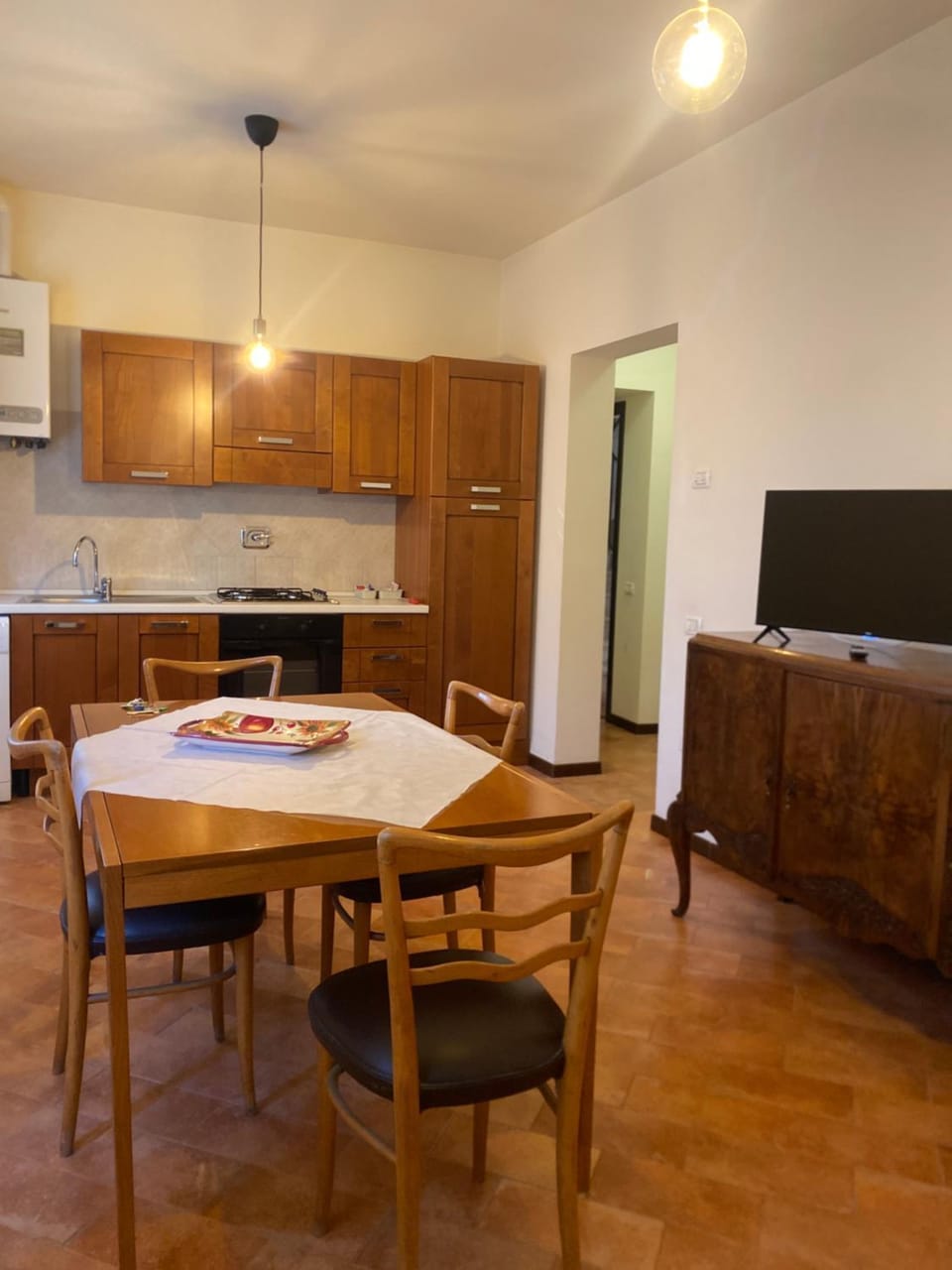 Communal lounge/ TV room, Kitchen or kitchenette, Dining area, stove
