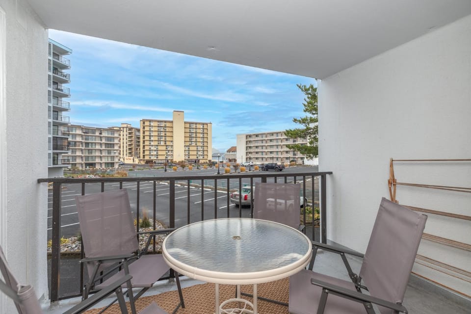 Beachside Getaway Updated 1BR with Wi-Fi & Pool House in Ocean City
