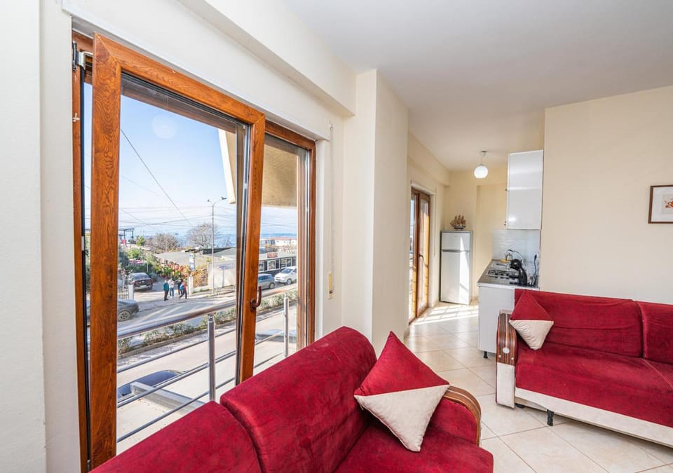 Property building, View (from property/room), Balcony/Terrace, Living room, Seating area, Dining area, Beach