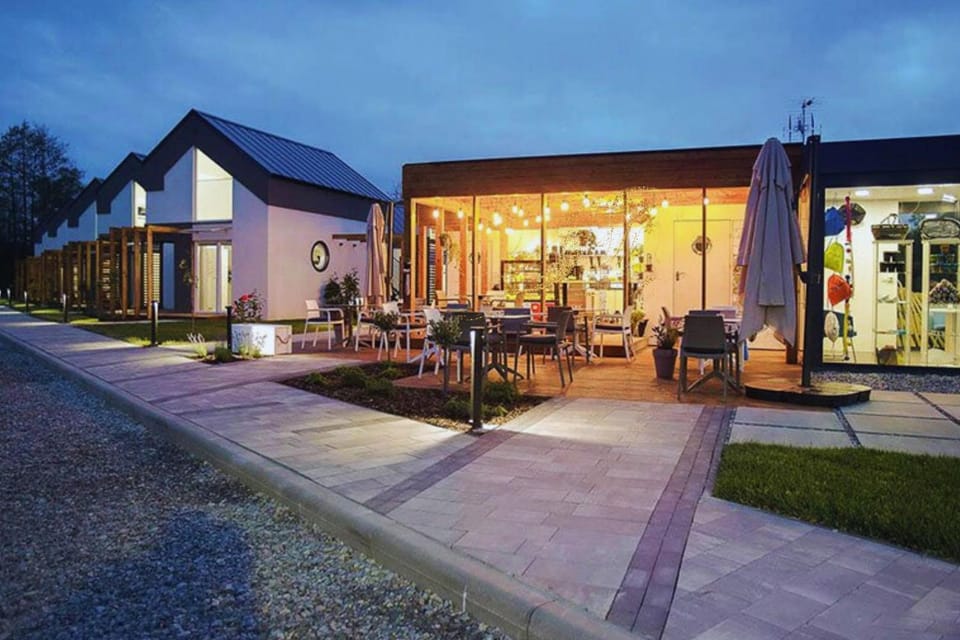 Property building, Restaurant/places to eat