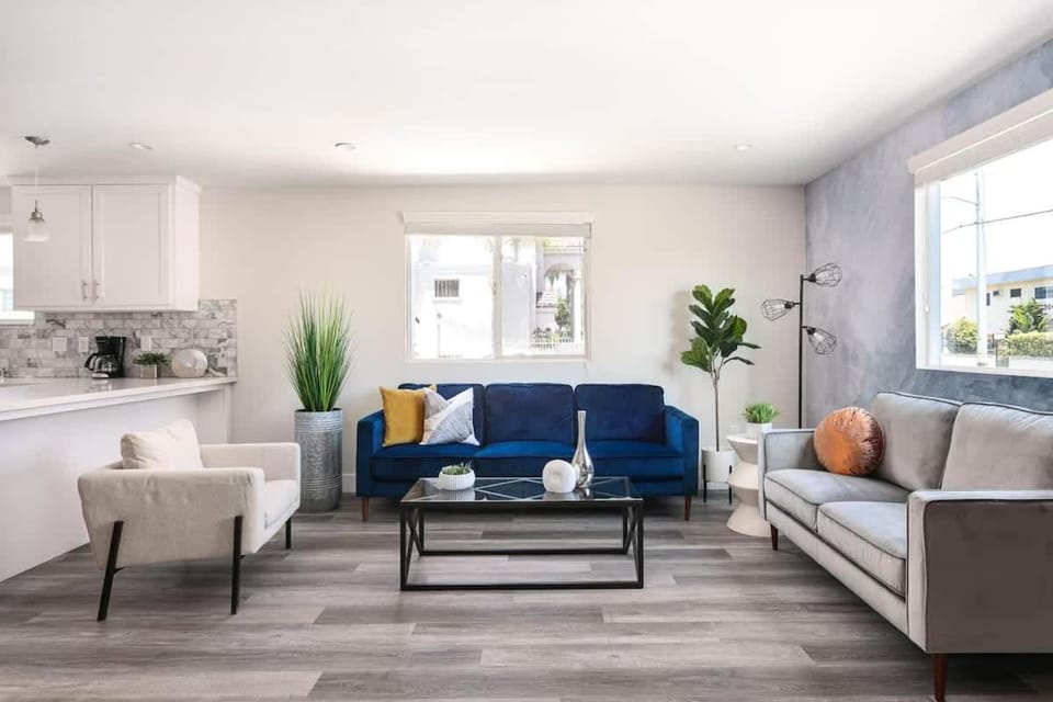 Spacious Home Central Area Airport Free Parking House in North Hollywood