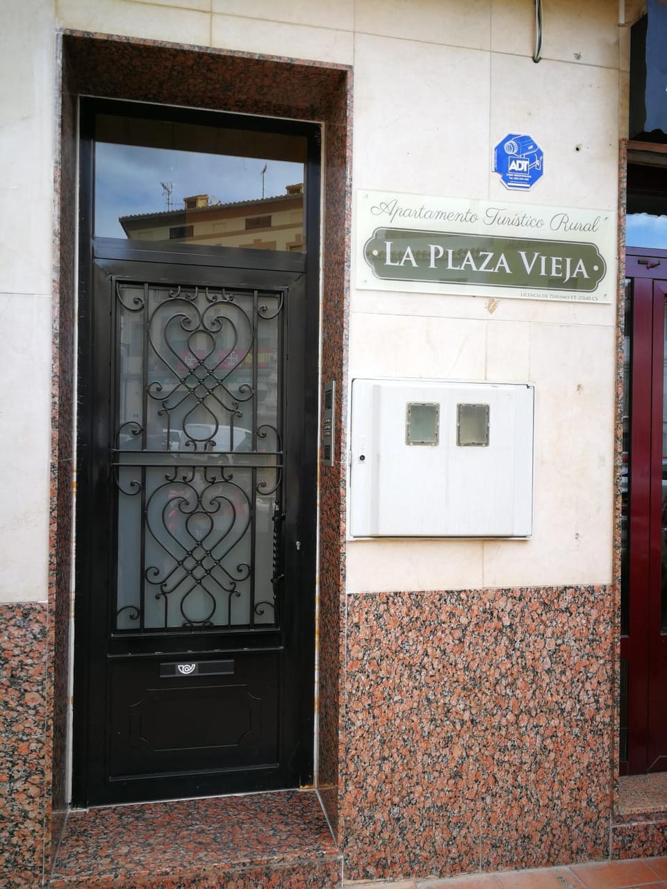 Facade/entrance