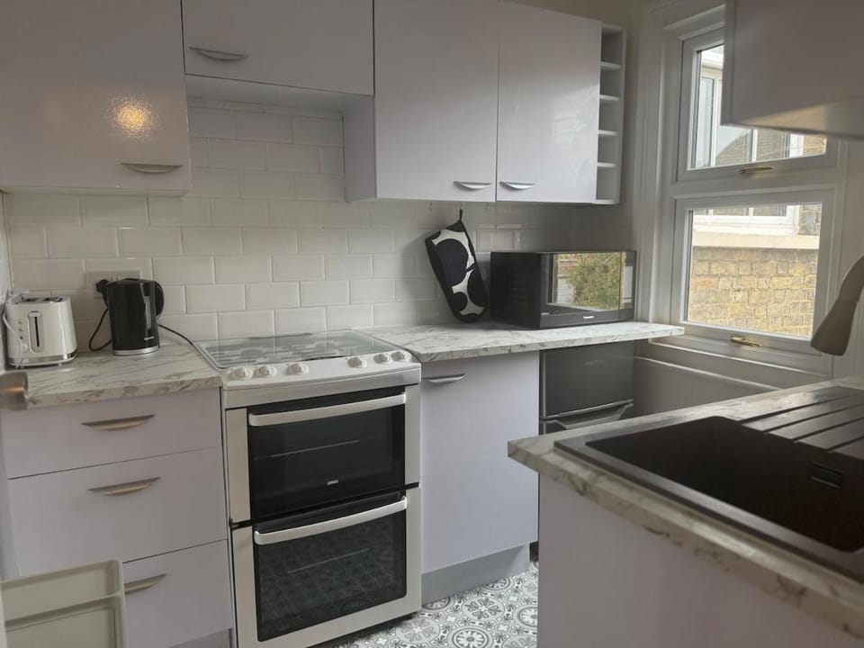 Spacious 1BR Apt near Bedford Stn & Town Centre Apartment in Bedford