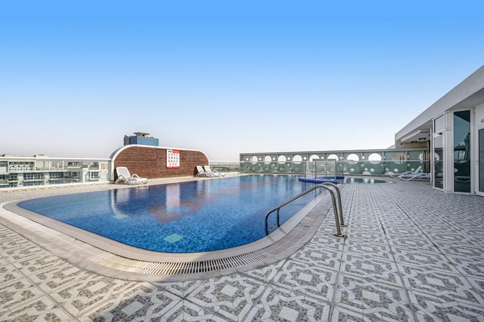 Balcony/Terrace, Swimming pool, sunbed