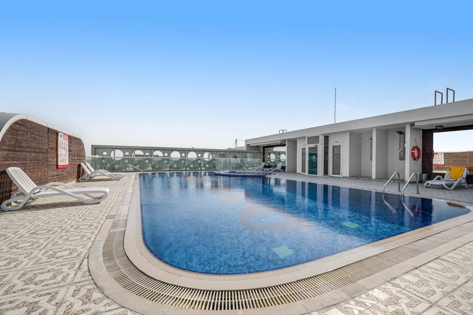 Balcony/Terrace, Swimming pool, sunbed
